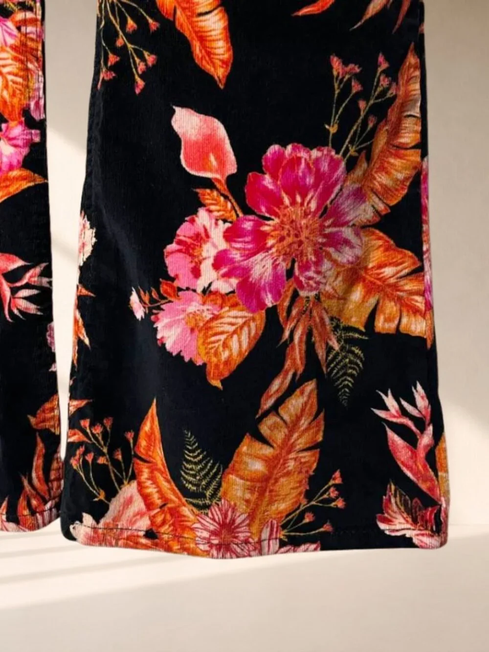 2/$20 SALE No Boundaries Y2K Floral Corduroy Flare Pants High Rise Tropical M - Picture 6 of 10